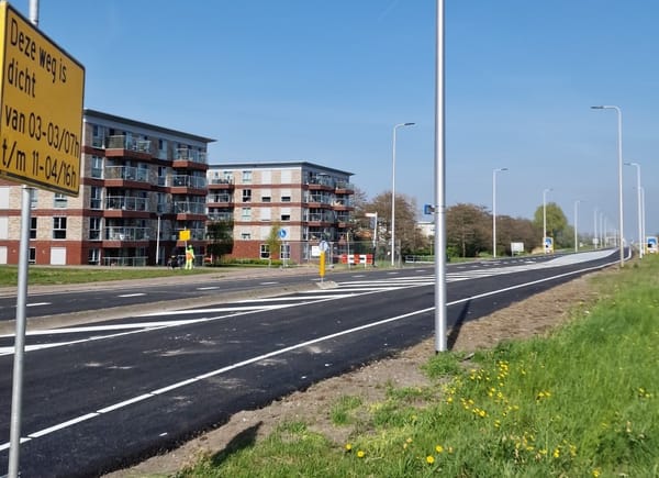 Groot Asfaltdrama in Hellevoetsluis: Kanaalweg Dicht Tot Sint-Juttemis